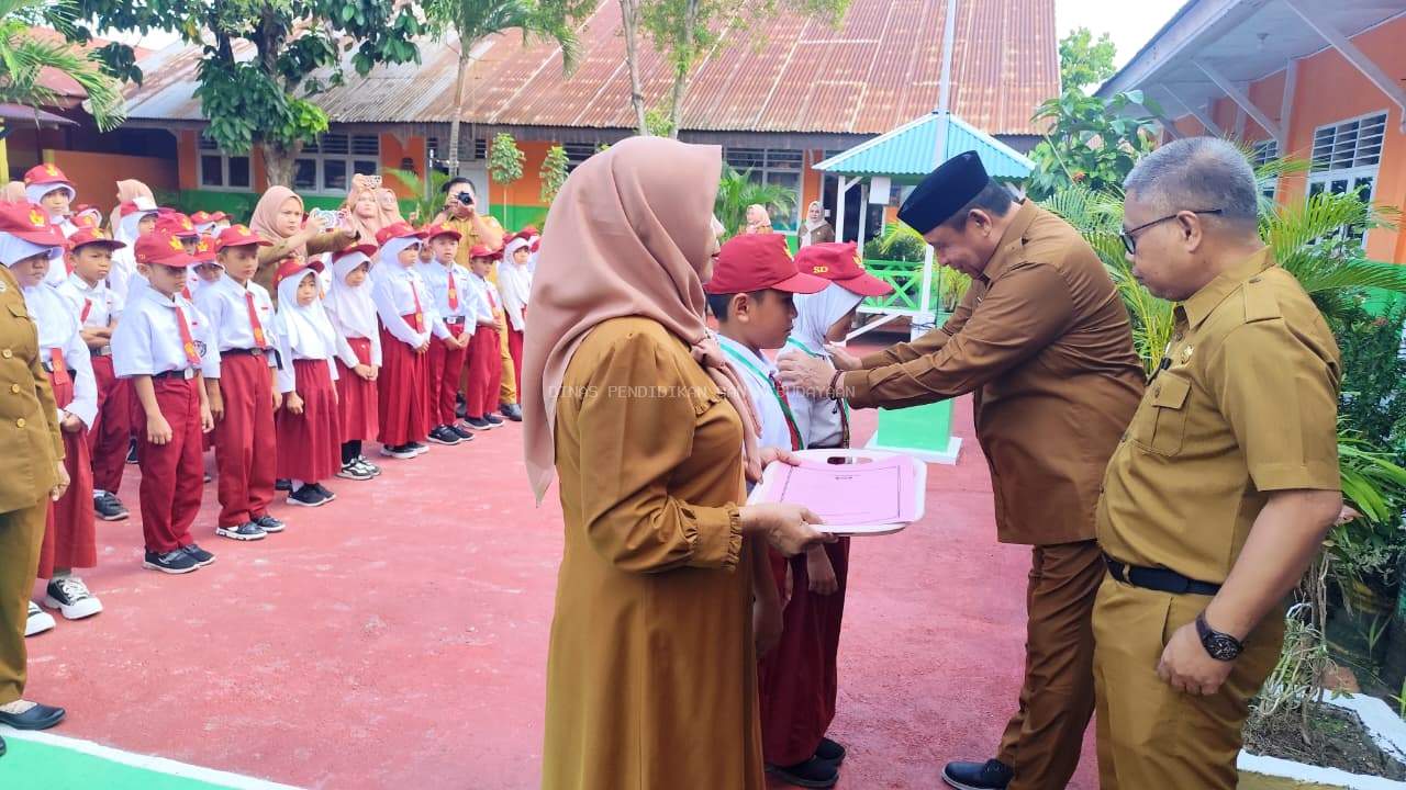 Buka TKA Jenjang SD, Plh Sekda Kunjungi SDN 10 Kabila