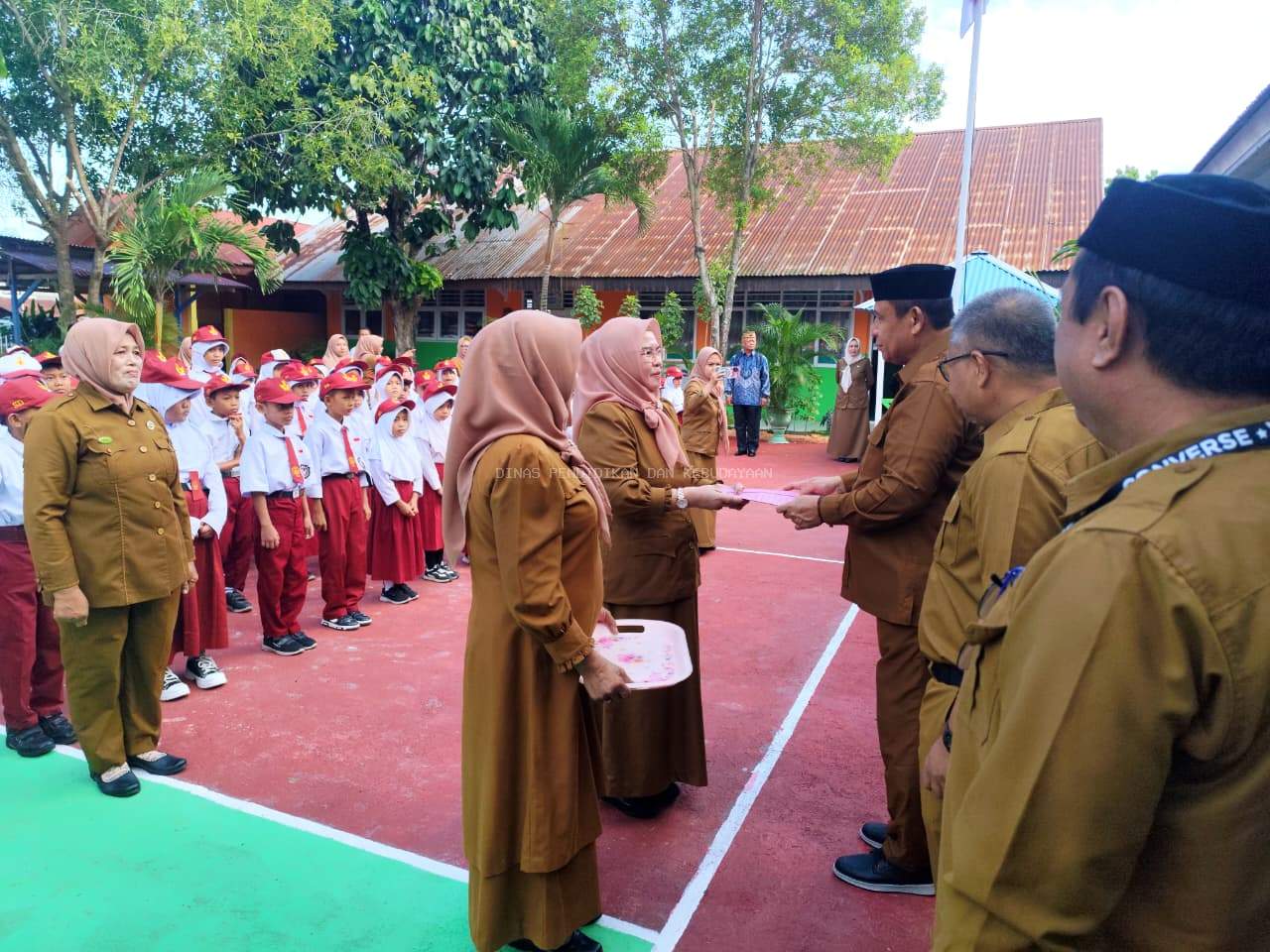 Terima Kasih Ibu Hj. Fatma Adam, S.Pd : Dedikasi Tanpa Batas di SDN 10 Kabila Berakhir Manis
