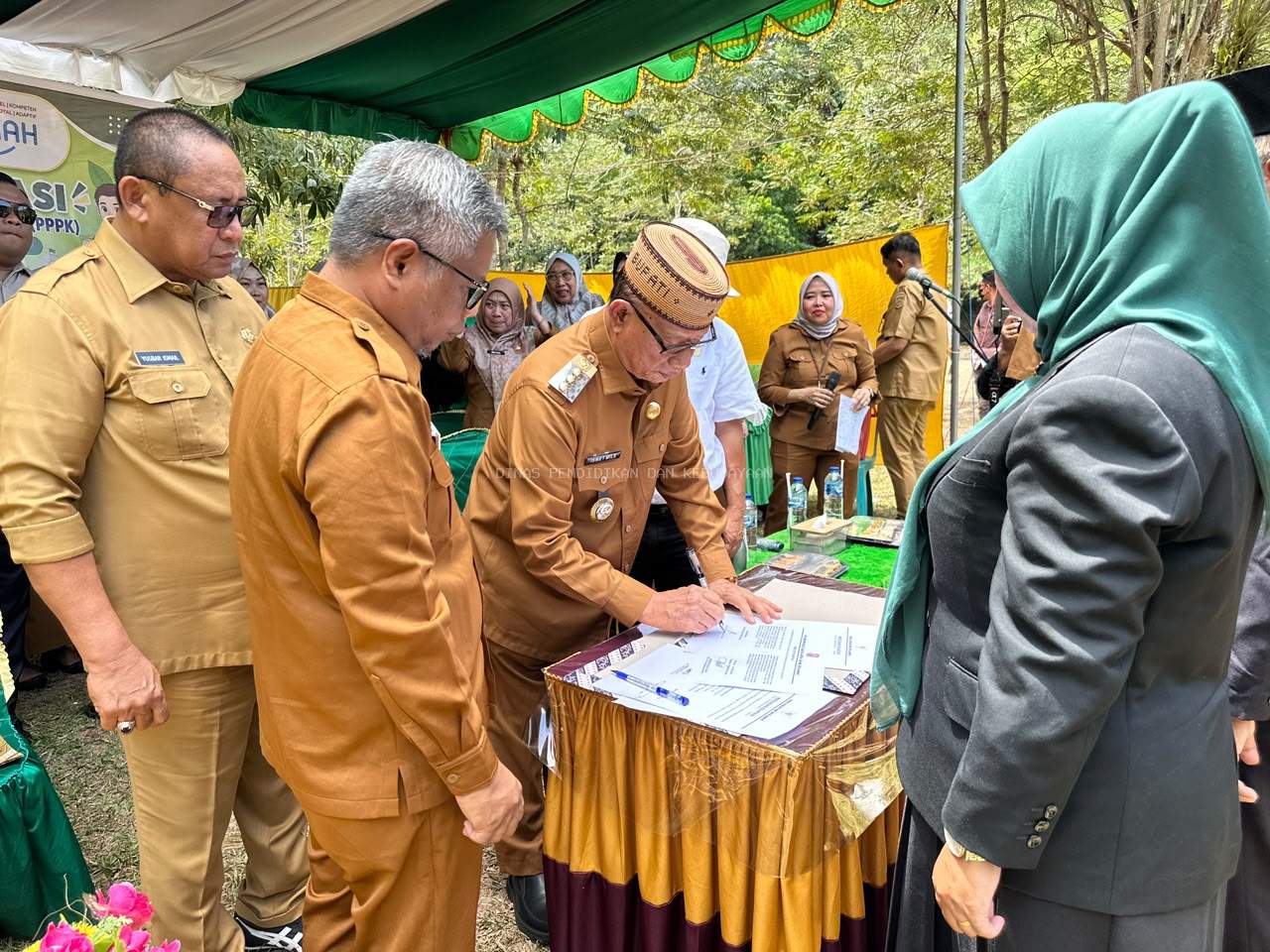 Lantik 10 Orang Kepala TK dan SD, Ismet Mile Tekankan Peningkatan Mutu Pendidikan