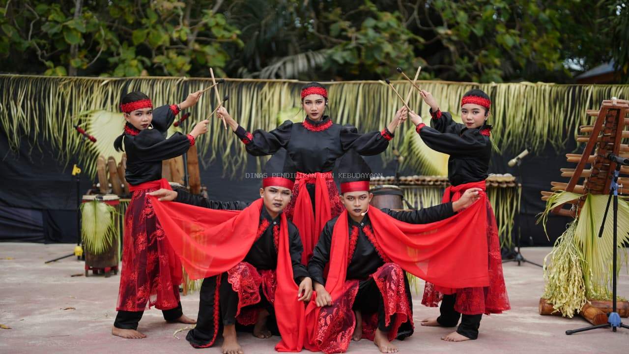 Sabet Juara 1 Umum Musik Tradisional FLS3N 2026, SMPN 1 Tilongkabila Harumkan Nama Daerah di Kancah Nasional